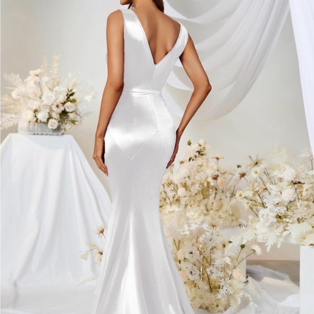 Elegant White Sleeveless Gown.